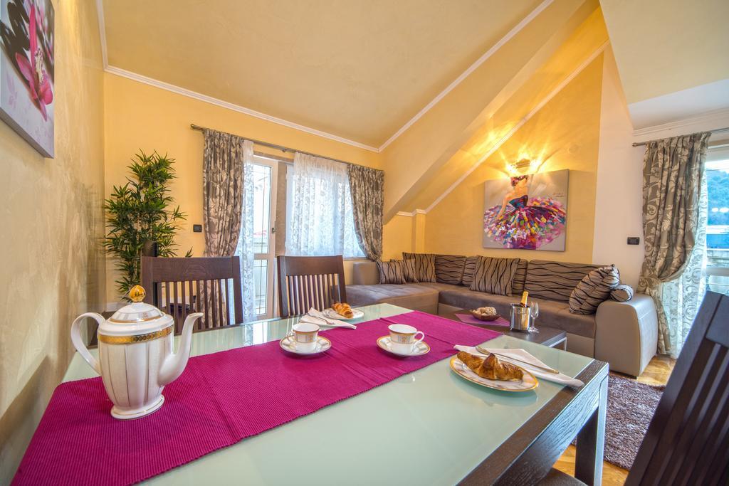 Apartments Anna Omiš Esterno foto