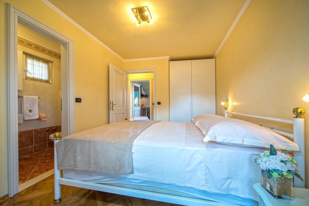 Apartments Anna Omiš Esterno foto